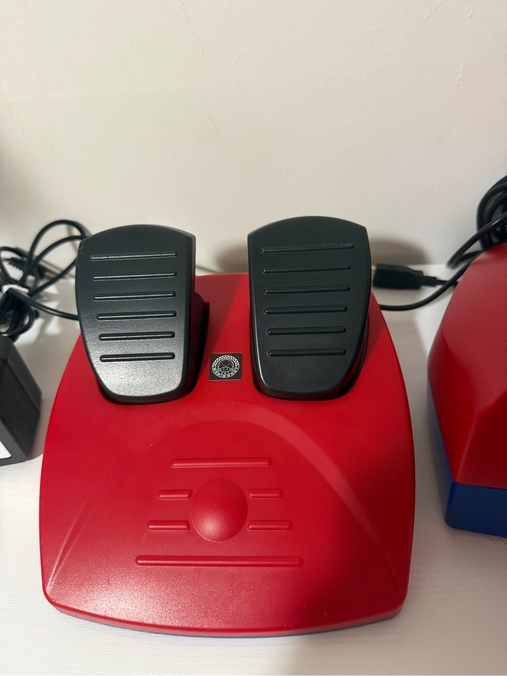 Nintendo Red Mario Racing Wheel with Pedals - Picture 4 of 9